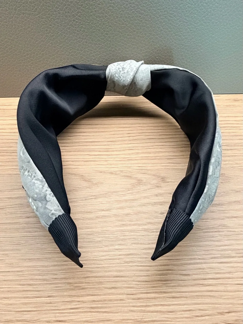 Pearl-Trim Knotted Headband in Black and Gray